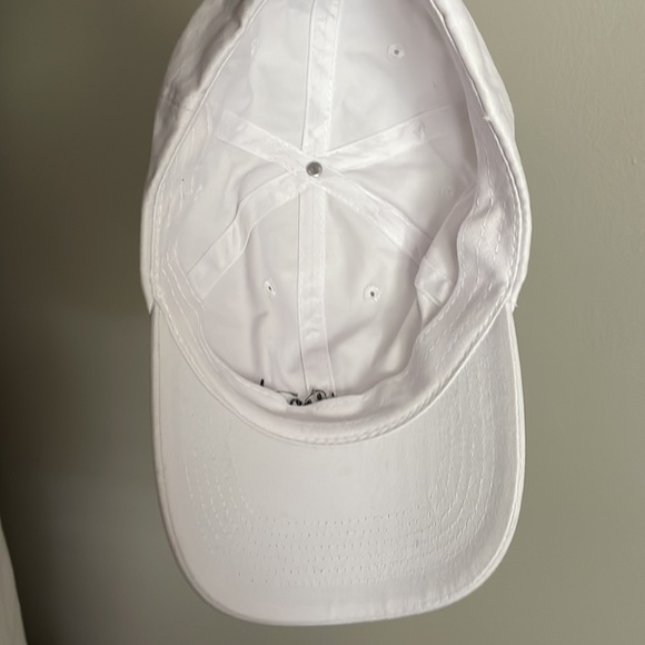 Emotional hat - Picture 3 of 3